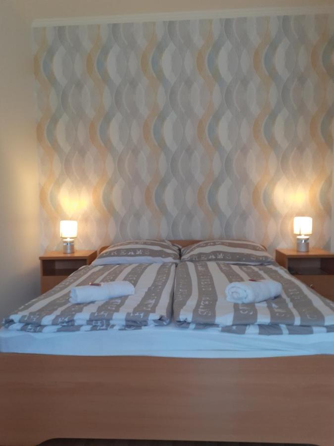 Petra Apartmanhaz ケヒダクスタニー エクステリア 写真